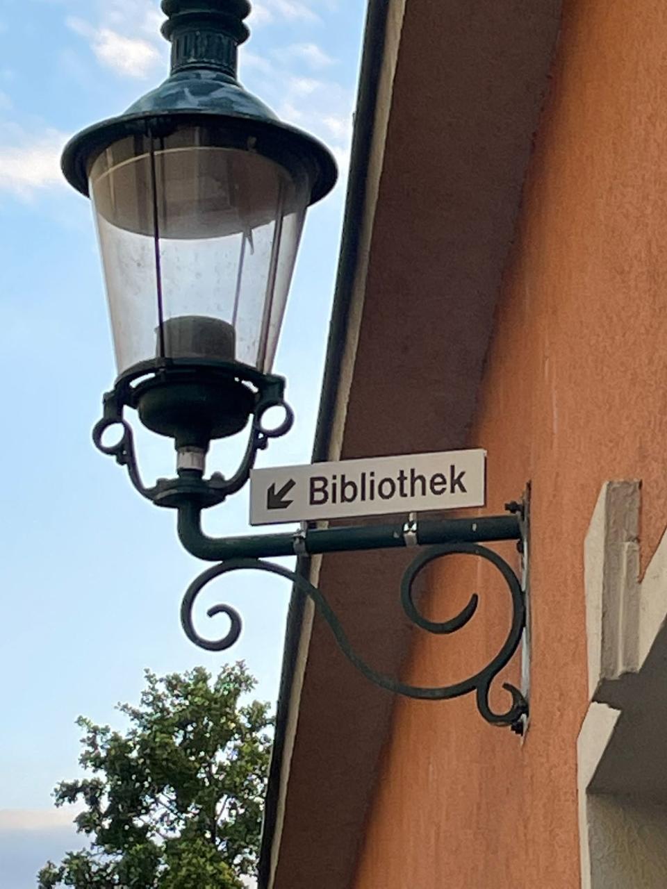 Wegweiser zur Bibliothek Gumpoldskirchen