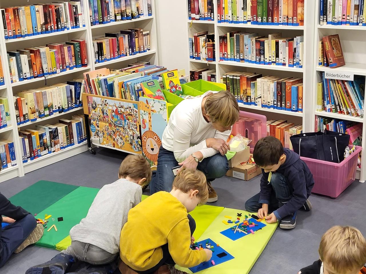 Innenansicht: Bibliothek Gumpoldskirchen