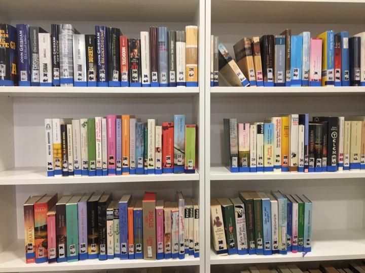 Innenansicht: Bibliothek Gumpoldskirchen