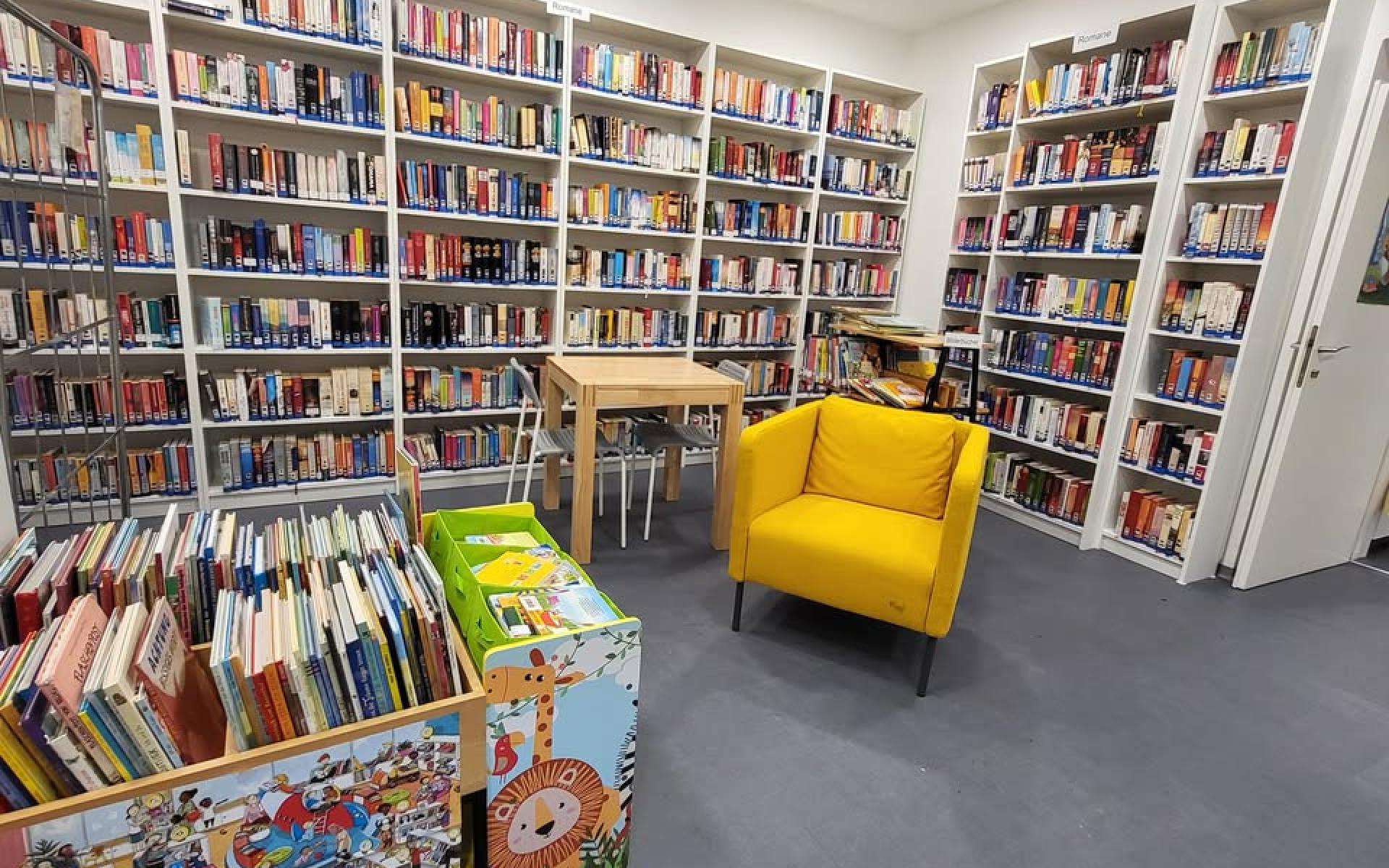 Innenansicht: Kooperative Bibliothek Gumpoldskirchen
